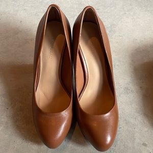 Size 7 Brown Pumps